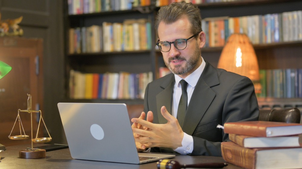 Что сдавать на юриста после 9 и 11 класса? Как поступить без экзаменов